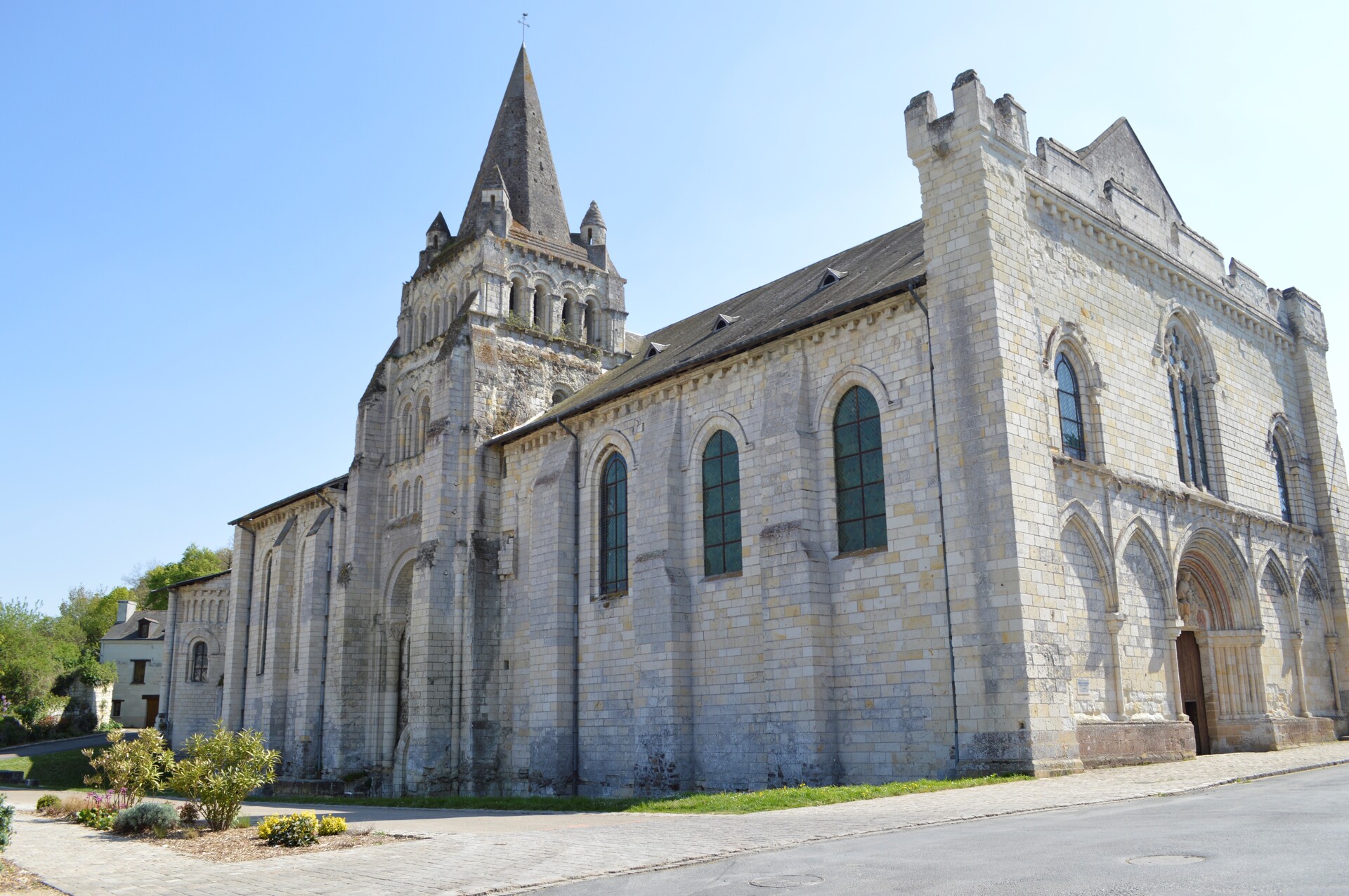 Église prieurale de Cunault